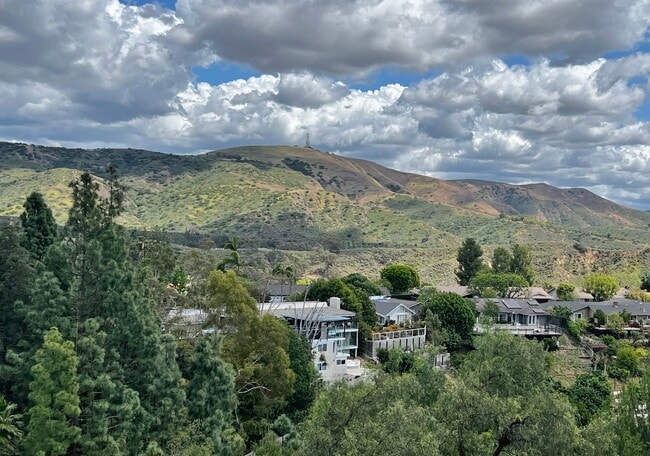 Photo - 10352 Cowan Heights Dr Unidad a