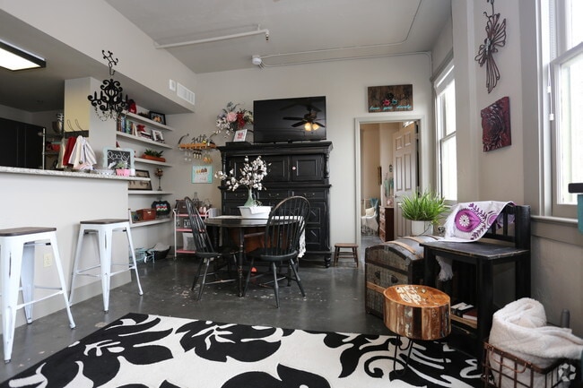 2 BD, 2 BA - 956 SF
