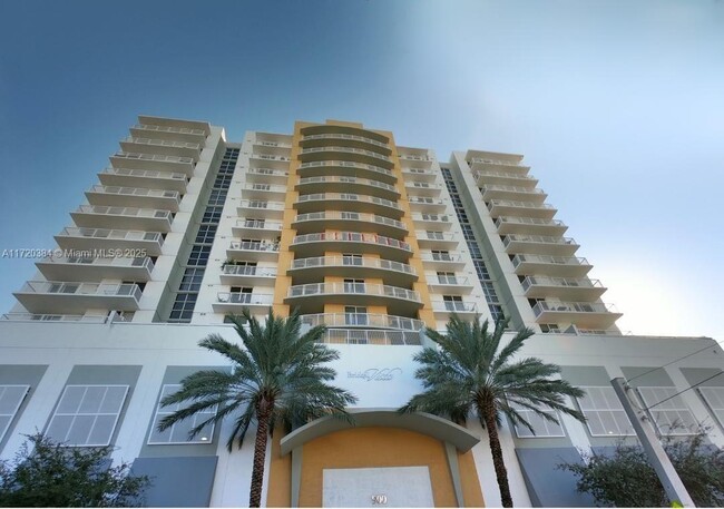 Photo - 900 SW 8th St Condominio Unidad 1408