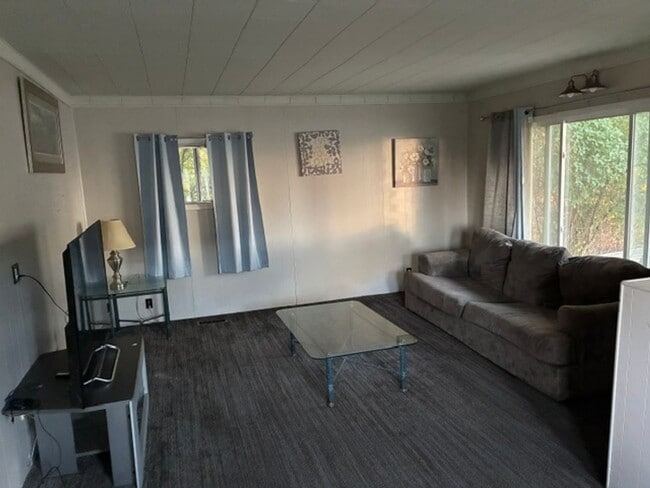 Photo - 616 N 13th St