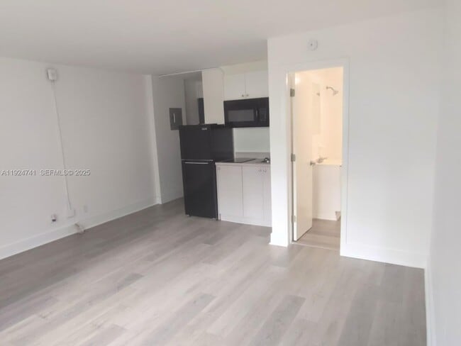 Photo - 143 SW 9th St Unit 203