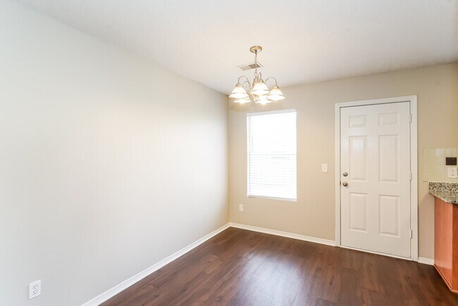 Photo - 2109 Carlton Ln