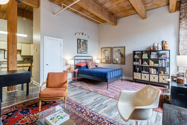 Photo - 308 W 8th St