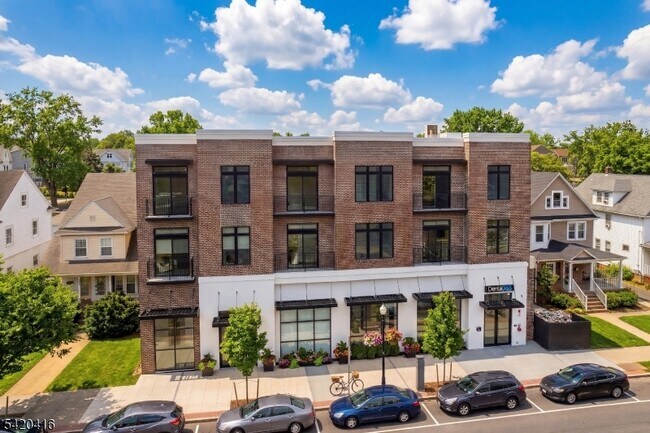 Building Photo - 423 South Ave W Unit 206