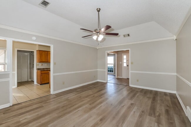 Photo - 951 Cully Rd