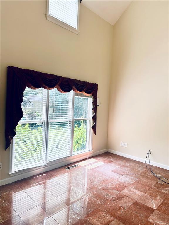 Photo - 811 Valley Dr