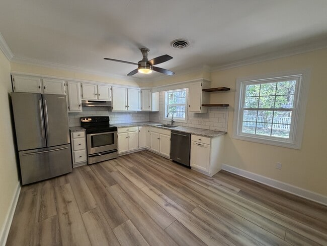 Photo - 421 Loblolly Ln