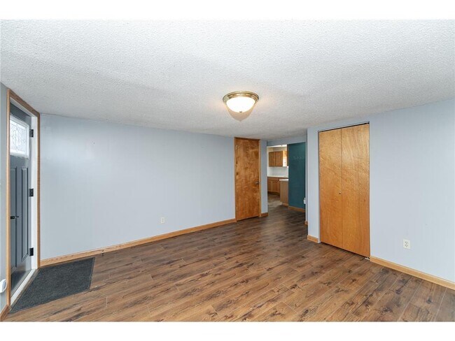 Photo - 10 8th St NE