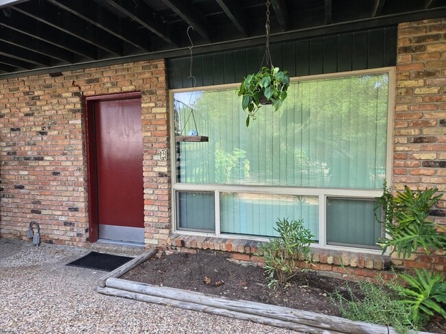 Building Photo - 1849 Marshall St Unit 2 Rental