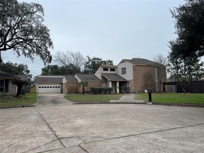 Building Photo - 18002 Hollywell Dr