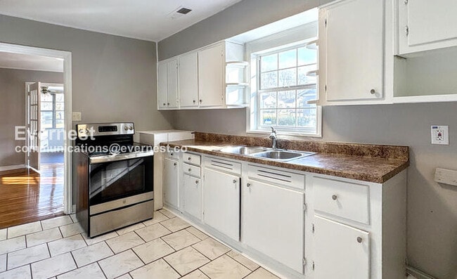 Photo - 620 26th St SW