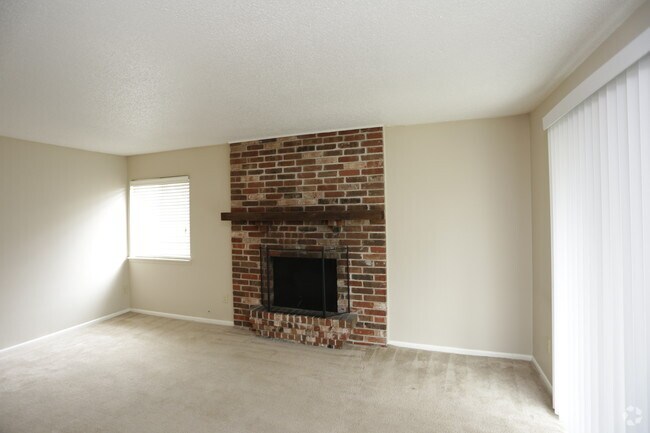 1BR, 1BA - The Silverleaf_672 SF