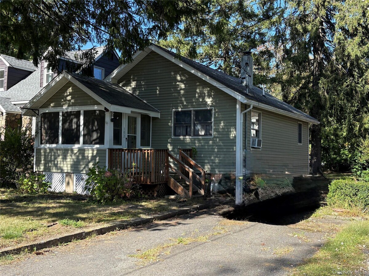 Photo - 102 Waterstone Rd
