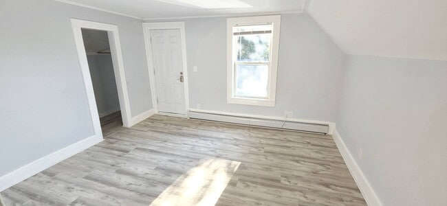 Building Photo - 50 Meadow St Rental