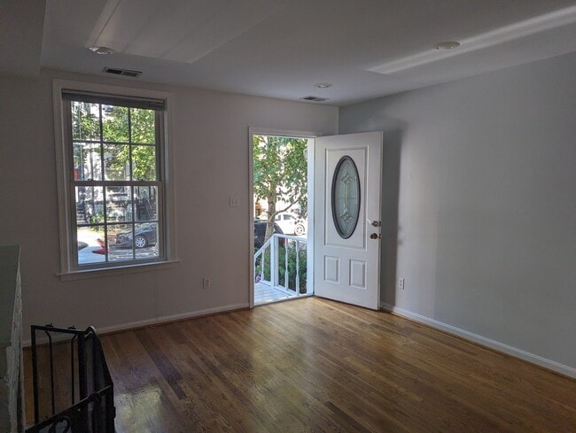 Photo - 726 6th St NE Unidad 1