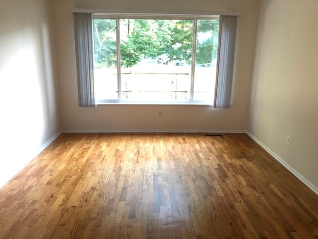 living RM - 1301 W Lake Lansing Rd