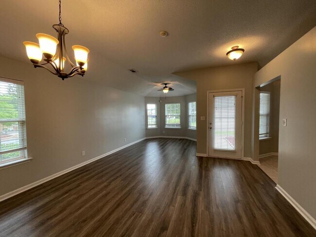 Photo - 200 S Houston Springs