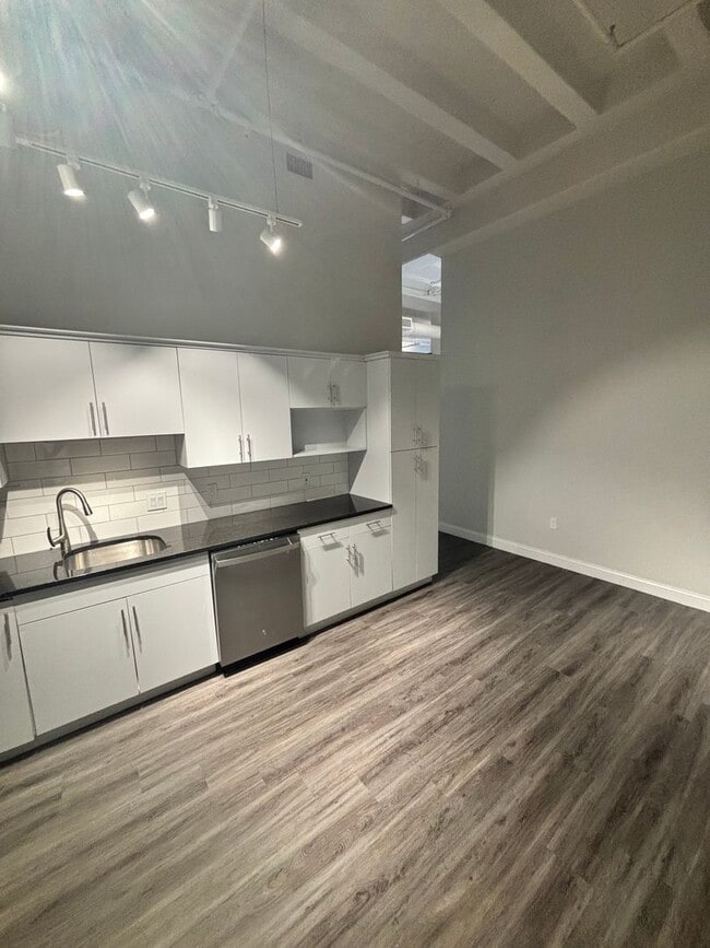 Building Photo - 24 Mt Vernon St Unit 103