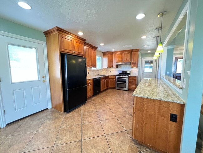 Photo - 5 Bedroom/2.5 Bathroom Home in West Valley...