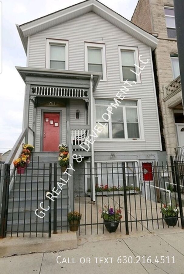 Building Photo - 3529 S Indiana Ave Unit G