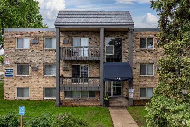 Diamond Pointe Apartments