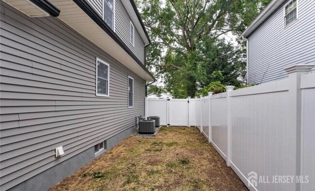 Photo - 800 Drake Ave