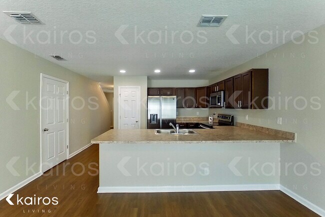 Photo - 1331 Mull St