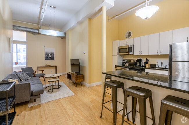 4BR, 2BA - 1,000SF