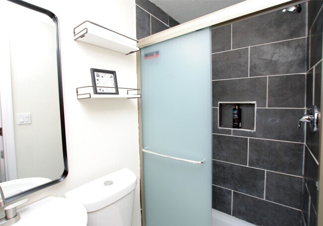 Photo - 1711 Sabine St Unidad C