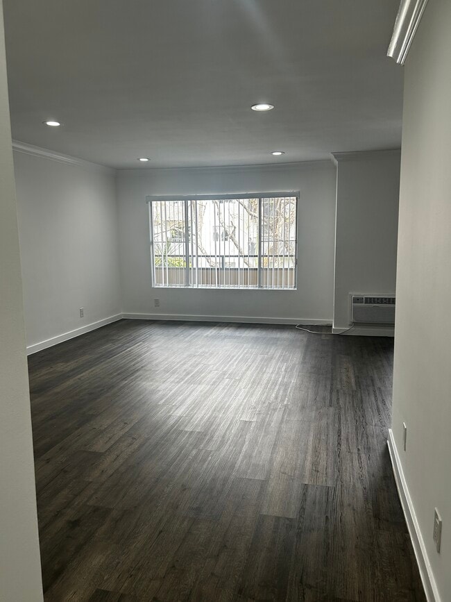 Living Room - 649 Westbourne Dr