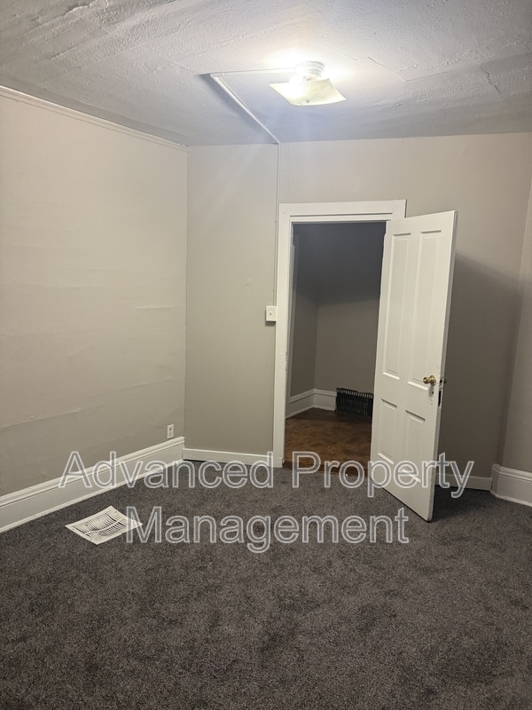 Photo - 934 W Chambers St