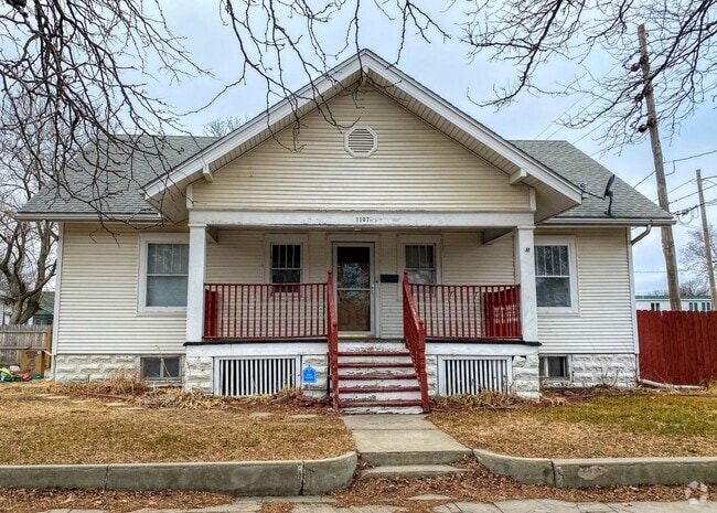 Building Photo - 2 bed, 2 bath home