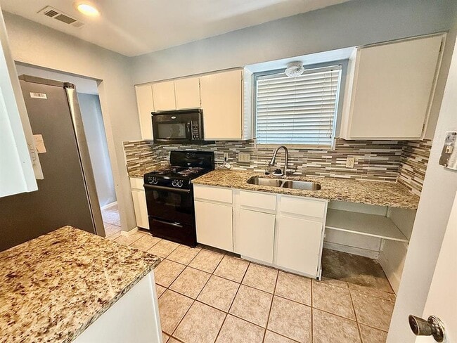 Photo - 1913 Magazine St