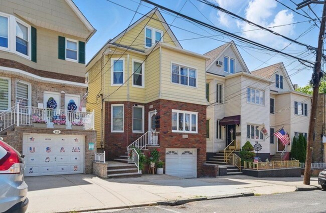 Building Photo - 152 W 30th St Unit 1