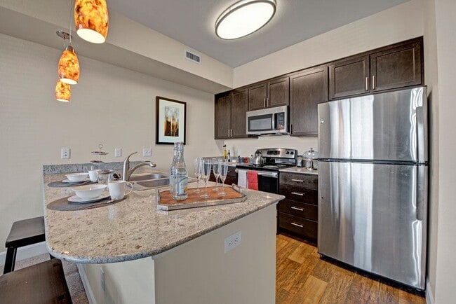 Building Photo - Vista View Rental