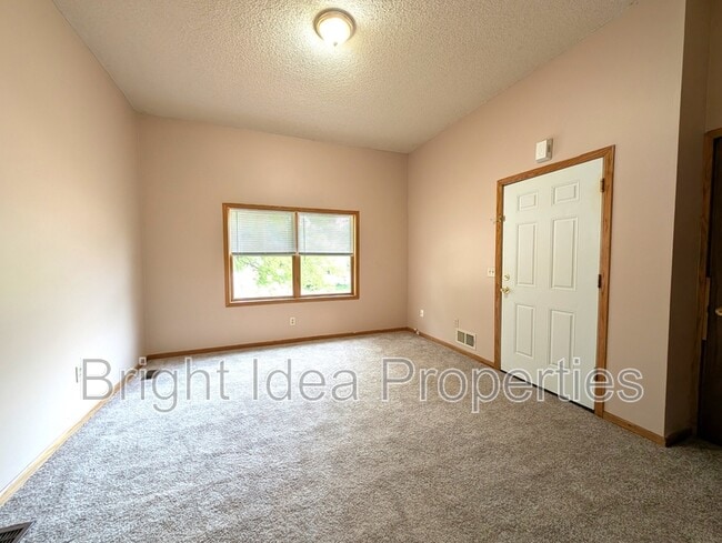 Building Photo - 863 Clark St N Rental