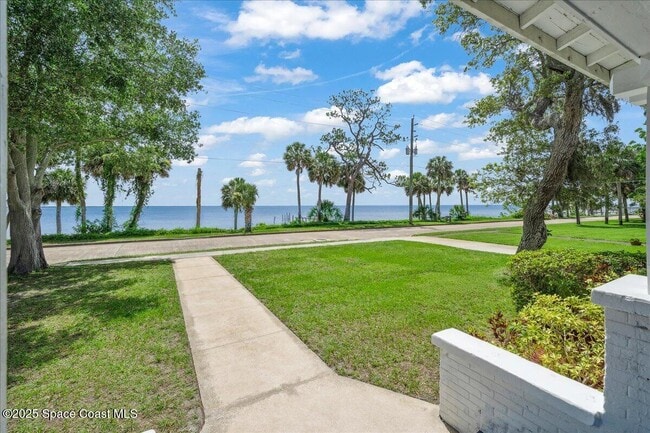 Photo - 1326 Riverside Dr House