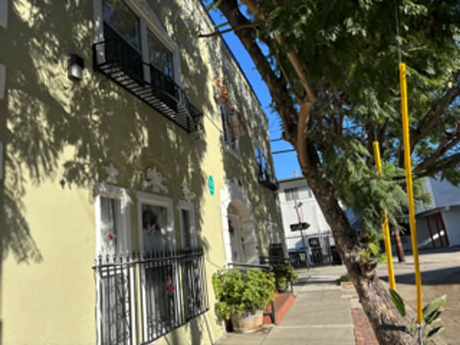 1109 Laguna