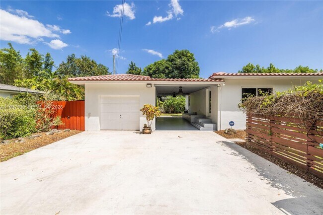 Photo - 801 NE 118th St