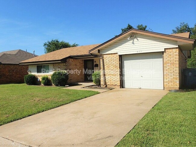 Photo - 633 Lotus Ave