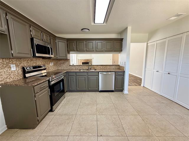 Photo - 2611 Fountainview Dr