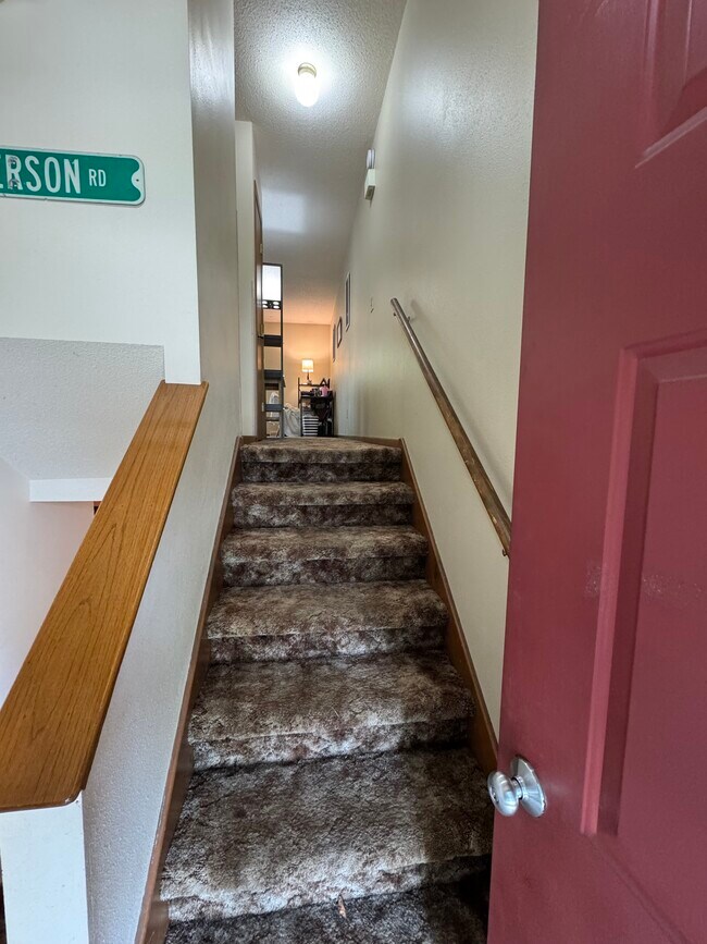 Split level - 620 Lynn Dr