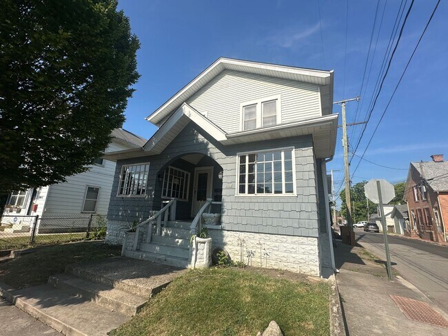 Building Photo - S Washington Ave 1041-1043 MLR Unit 1041 Rental