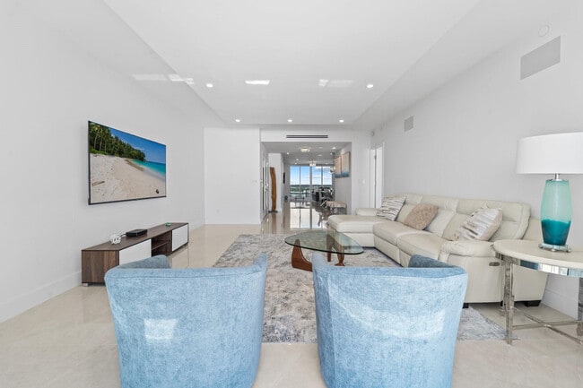 Photo - 3100 N Ocean Blvd Unidad 2007