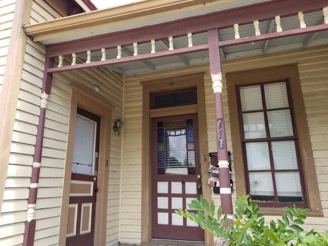 Building Photo - 716 N Main St Unit 1