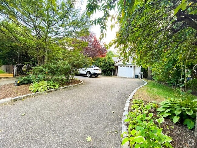 Building Photo - 114 Harbor Hill Rd Rental
