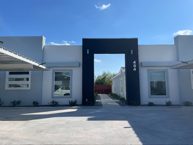 Building Photo - 404 W St Helena Ave