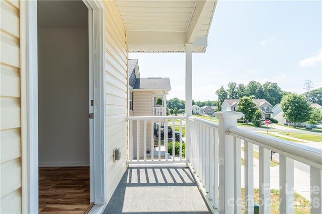 Photo - 108 Lookout Point Pl