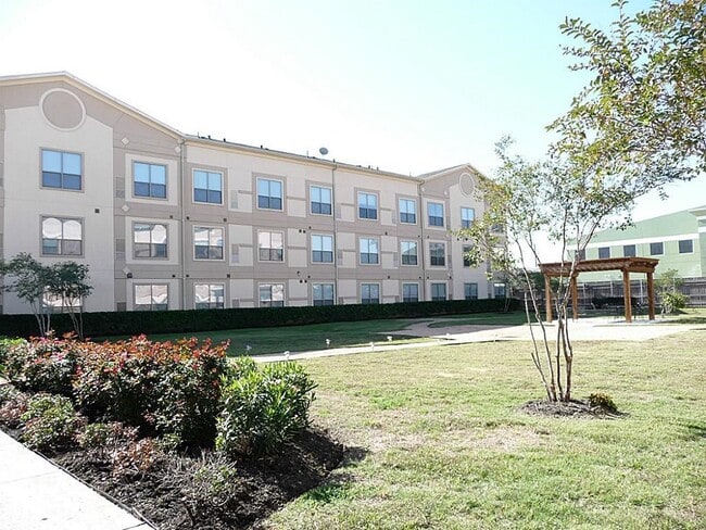Building Photo - 6655 W Sam Houston Pkwy S Unit 3K