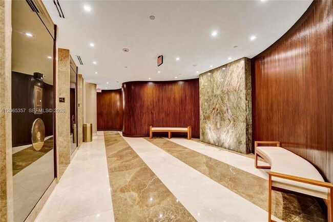 Photo - 19667 Turnberry Way Unidad 12F